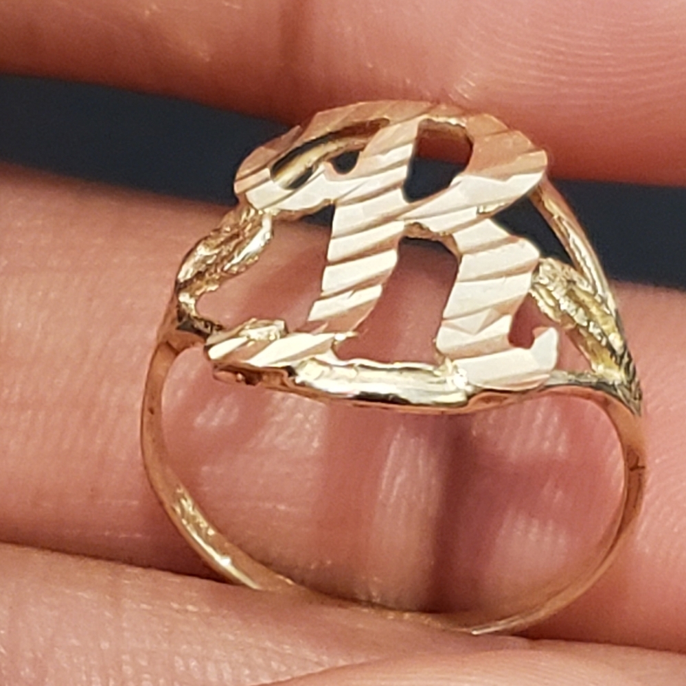 10kt Gold Initial R Ring - Picture 10 of 11